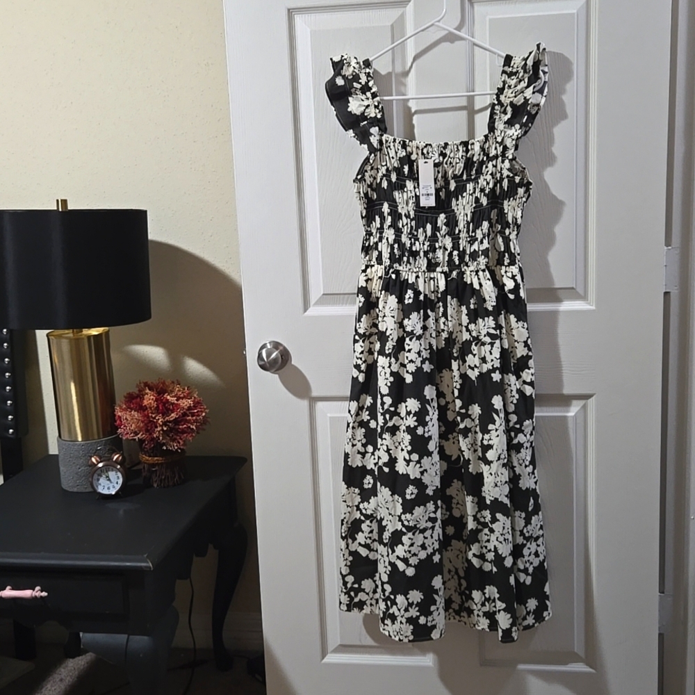 Francesca's Collections Olive and White Summer Floral Midi Dress NWT Size M